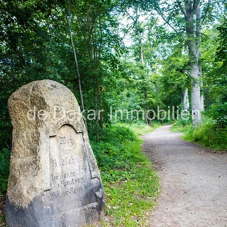 Schoene Fuer 4 Gaeste An Der Eilenriede Mit Kostenlosen Parkplaetzen * Hannover